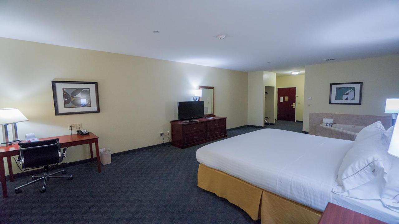 Holiday Inn Express Hotel & Suites Pampa By Ihg מראה חיצוני תמונה